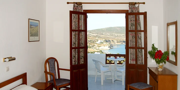 Bydlet budete ve 3* hotelu, v pokoji s balkonem nebo terasou. 