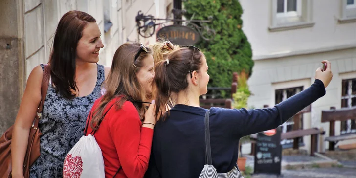Dodejte si odvahy, nažhavte chytrý mobil, stáhněte aplikaci a vydejte se na venkovní únikovku, která unikátním způsobem propojuje virtuální realitu se světem kolem nás. 
