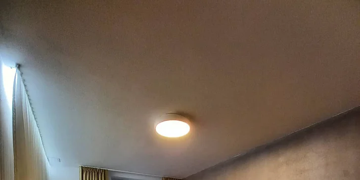V cene máte bufetové raňajky, ktoré sa podávajú v sesterskom hoteli Peregrin (100 metrov od ubytovania).