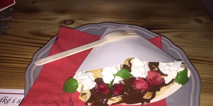 Čokoláda, karamel a jahody. Taková kombinace prostě musí být skvělá.
