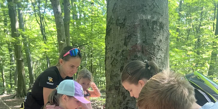 Tréningy prebiehajú vždy hravou formou a deti získavajú nielen silu a odvahu, ale aj nové kamarátstva a zážitky, o ktorých budú hovoriť ešte dlho po tábore.
