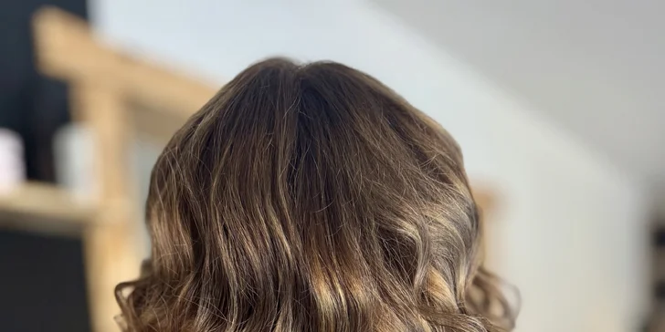 Toužíte po změně? Pak do salonu vyrazte na melír nebo balayage.