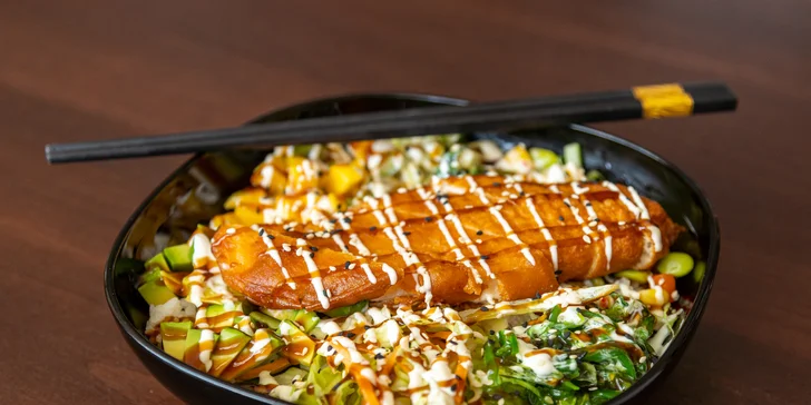 Můžete si vybrat, s jakou hlavní přísadou mají být sushi rýže, zelenina, vietnamské bylinky a další dobroty kombinované.