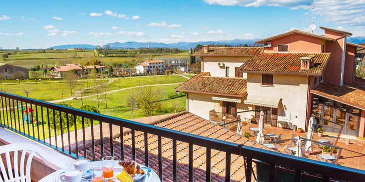 Hotel sa nachádza v mestečku Pozzolengo.