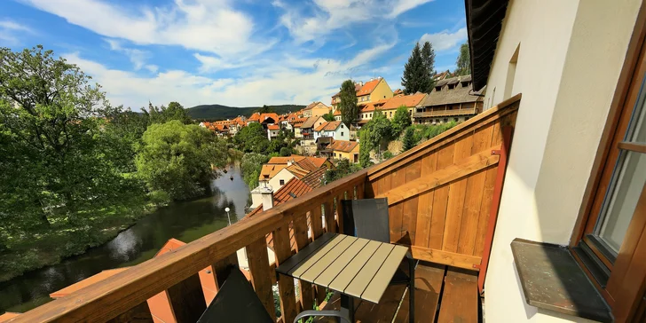 Niektoré izby majú menší balkón a výhľad na historické centrum.