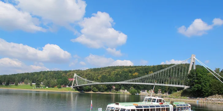 Na Vranovské přehradě je, možnost plavby lodí a spousty vodních sportů.