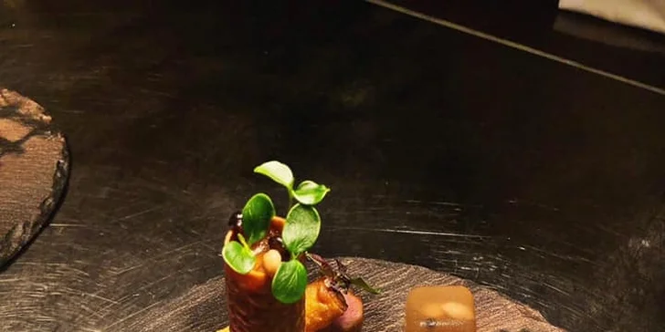 V poledne na řadu přijde také oběd v místní restauraci, kde vaří moderní a dokonalé dobroty skvělé k pivu.