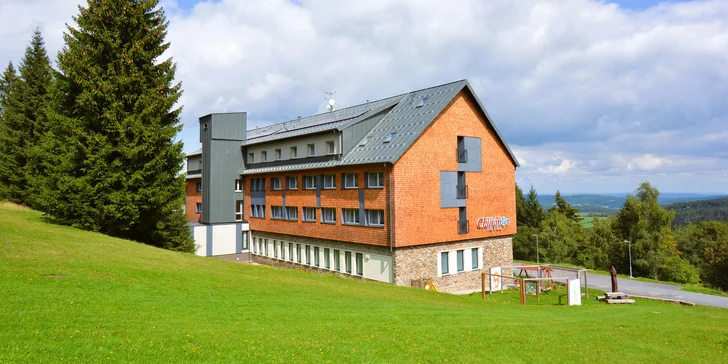 Aktívny pobyt na Šumave: zrekonštruovaný hotel s polpenziou, wellness, šport aj výlety