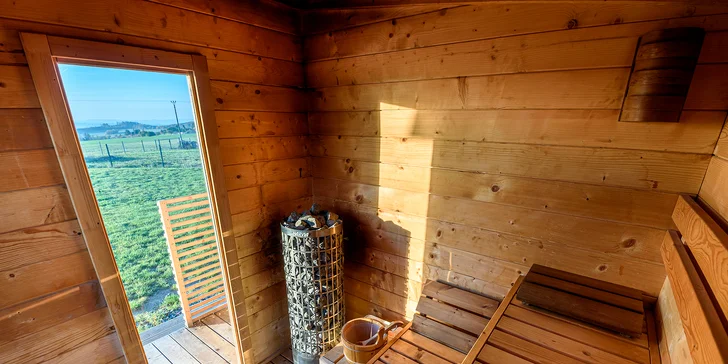 Sauna je společná pro všechny vily v areálu, využití je možné dle rezervací. 