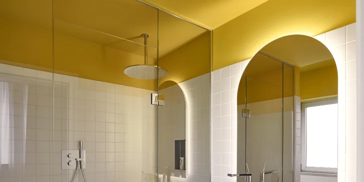 Všetky izby disponujú vlastnou kúpeľňou s WC.