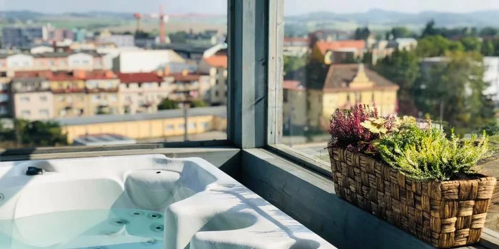 Večer si můžete udělat procházku Benešovem, kterou zakončíte v nejlepší restauraci v okolí – Zvonici, kde uplatníte poukázku na večeři v hodnotě 500 Kč. 