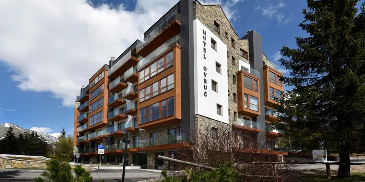 Zažite malebnú jeseň vo Vysokých Tatrách: apartmán s kuchyňou a krbom, možnosť wellnessu