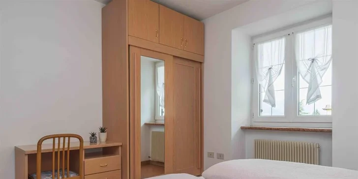 Najdete tu také ložnici s manželskou postelí.