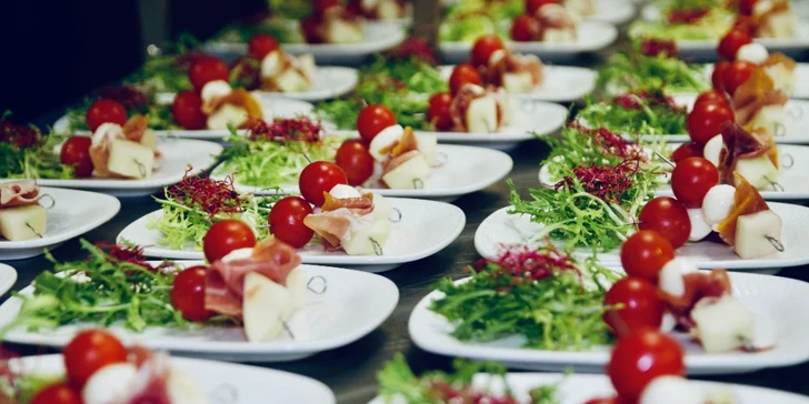 Menu se pravidelně mění dle období, jelikož se připravuje jen ze sezónních surovin.