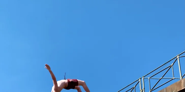 Součástí tohoto kurzu je skok ze sedmi, nebo devíti metrů do vody u Vyšehradu. Odhodláte se k němu taky? 
