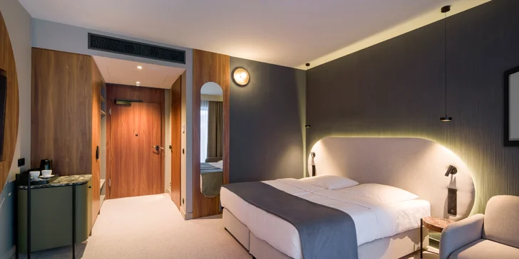 K dispozícii sú pohodlné postele, minibar, trezor, klimatizácia, LCD TV a bezplatné Wi-Fi pripojenie na internet (na fotke izba Superior Garden View).