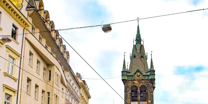 Prohlídka spojuje poznávání historických památek s hrou, kvízy a poutavým audio příběhem. 