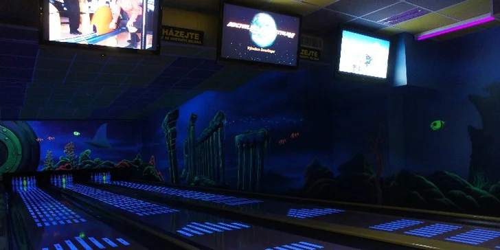 Součástí bowlingu je i restaurace. 