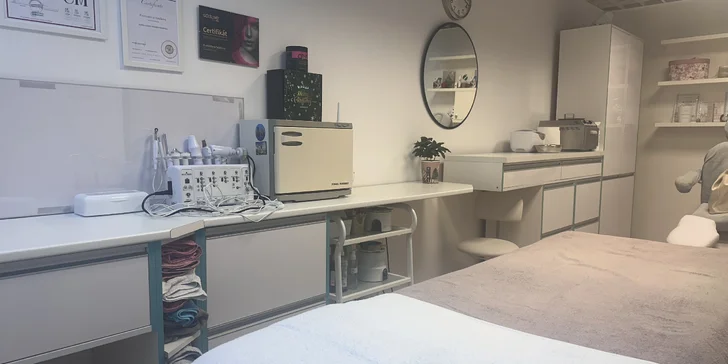 Kyslíková mezoterapia Oxy Jet doslova vtláča hydratačné séra s peptidmi hlboko do buniek pokožky.