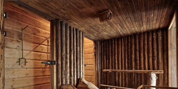 Ve wellness vás čeká solankový krytý bazén, parní lázeň nebo relax v suché či infračervené sauně.
