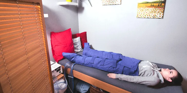 Lymfoven se postará o tlakovou masáž končetin čili lymfodrenáž.