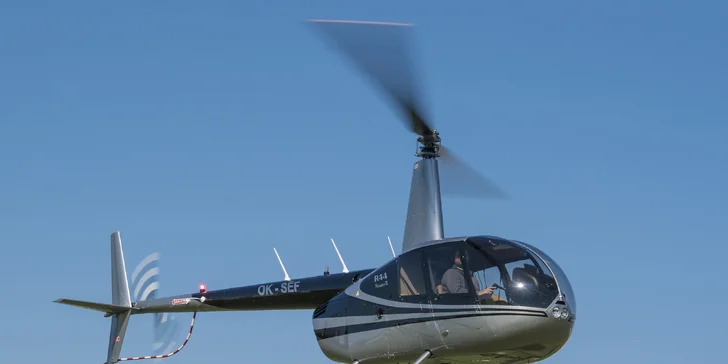 Let vrtulníkem Robinson si můžete užít sami jen s pilotem nebo s sebou vzít až další 3 pasažéry, stačí si jen vybrat tu správnou variantu. 