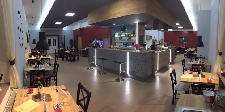 K pití vám tu načepují Plzeň nebo Gambrinus. 