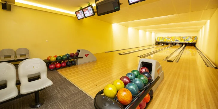 V rámci balíčku si můžete hodinu zahrát bowling.