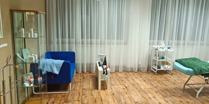 Těšte se např. na čištění ultrazvukovou špachtlí, masáž obličeje, kolagenové nitě či fotonový laser.