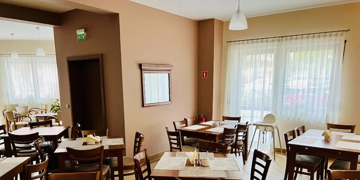 Každé ráno na vás bude čekat snídaně formou bufetu, využít můžete i pobytu s polopenzí. 
