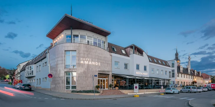 Rozhodně prozkoumejte okolí hotelu. Máte to kousek k Lednicko-valtickému areálu, do Mikulova i na Pálavu.