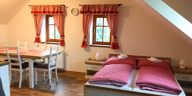 Stojí tu novovybudovaný statok vidieckeho charakteru – prísť môžete až v 5 osobách.