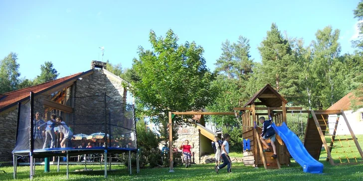 Zábava bude na prolézačkách, skluzavce i trampolíně.