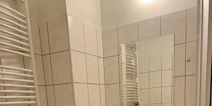 Každý pokoj má vlastní koupelnu.