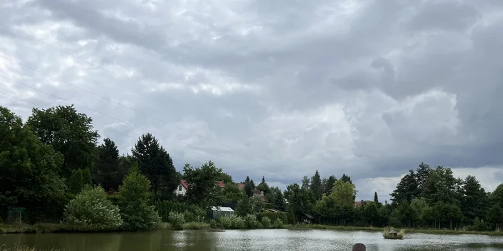 Chytat budete na dva pruty a nemusíte vlastnit rybářský lístek.
