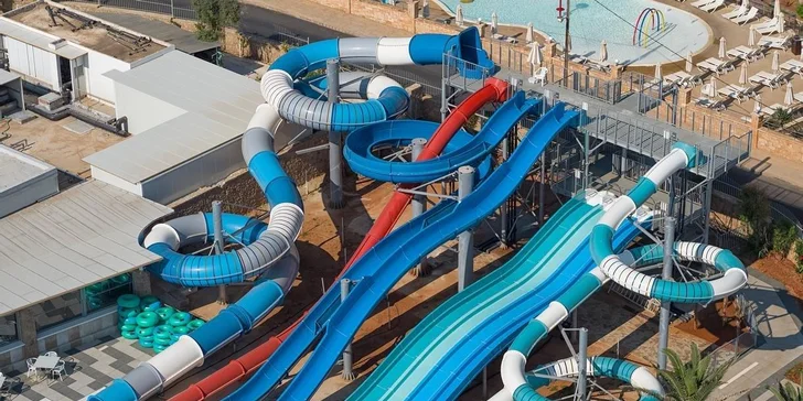 Pro děti je tu aquapark, který zahrnuje bezpečné brouzdaliště, bazén s vodními atrakcemi a skluzavkami pro menší děti a velký bazén s tobogány pro starší odvážlivce.
