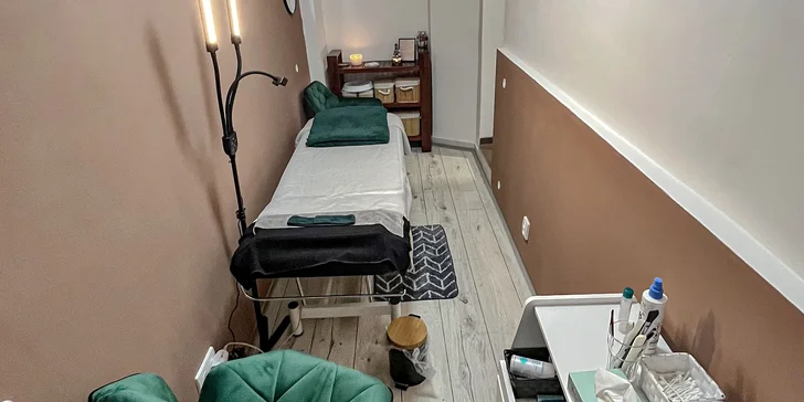 V Salonu M se vám bude věnovat zkušená kosmetička. Ve studiu strávíte 60 až 120 minut.
