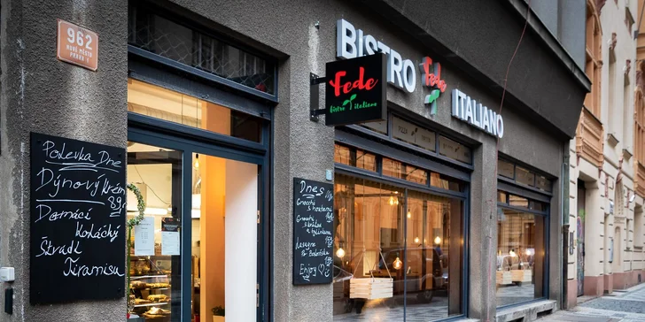 Když budete mít hlad, také vás nenechají ve štychu. Dělají tu těstoviny, pizzy, saláty a další italské speciality. 