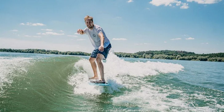 Užijete si tu zábavu na šlapadle, paddleboardu, flyboardu nebo vodním skútru.
