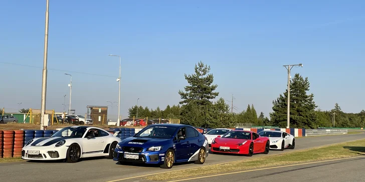 Než vyrazíte na dráhu, dostanete nezbytnou instruktáž a seznámíte se s řízením.