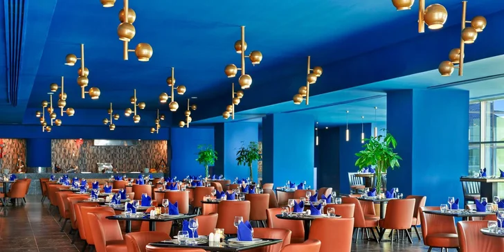Posedět můžete i v hlavní restauraci Alfredo Restaurant, kde si pochutnáte na italské kuchyni.