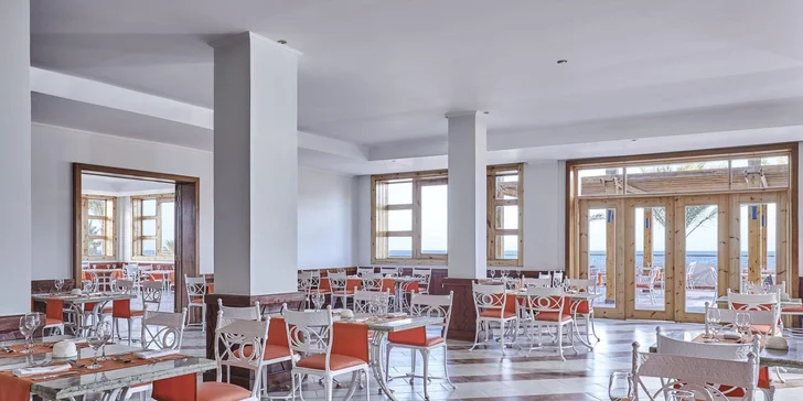 Hlavní restaurace funguje formou pestrých bufetů a spoléhá na oblíbené mezinárodní hity.