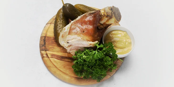 Miniřízečky o váze 1 kg nebo celé pečené koleno a k tomu chleba