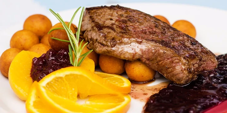 Exkluzívne menu v centre Starého mesta. Dajte si grilovaného lososa alebo jelení steak!