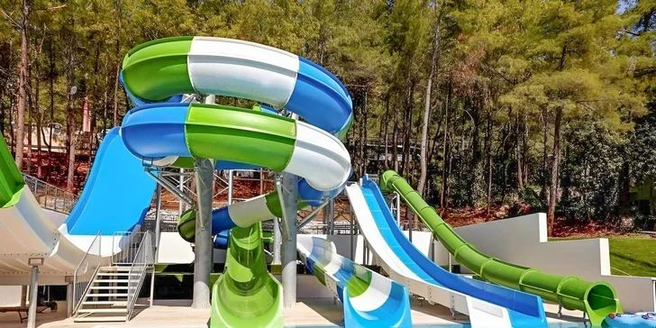 Malé i velké plavce potěší aquapark.