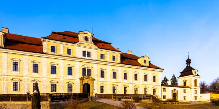Obdivovať môžete Kolowratský zámok. Od hotela je vzdialený len 500 m.