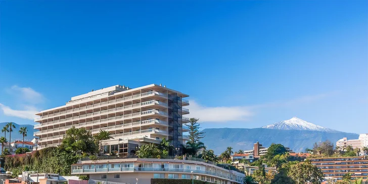 Hotel hostům nabízí unikátní dvojí výhled: na nespoutaný Atlantik a na majestátní sopku Teide.