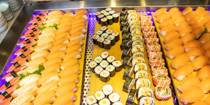 Konzumácia jedla je obmedzená na maximálne 2 hodiny od pondelka do piatka v čase od 15:00 do 19:00 hod., mimo určeného času bude účtovaná podľa cenníka na mieste.