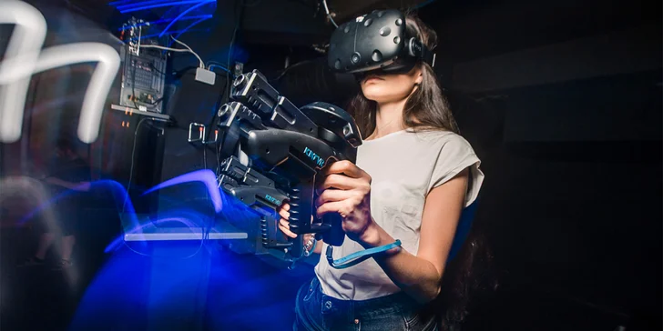 Užijete si pařbu na všesměrové pohybové platformě, která umožňuje dosáhnout 360° akce ve virtuálním světě. 
