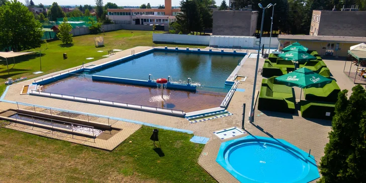 Najmenšie deti sa určite potešia plytkému bazéniku, ktorý má hĺbku len 15 centimetrov.